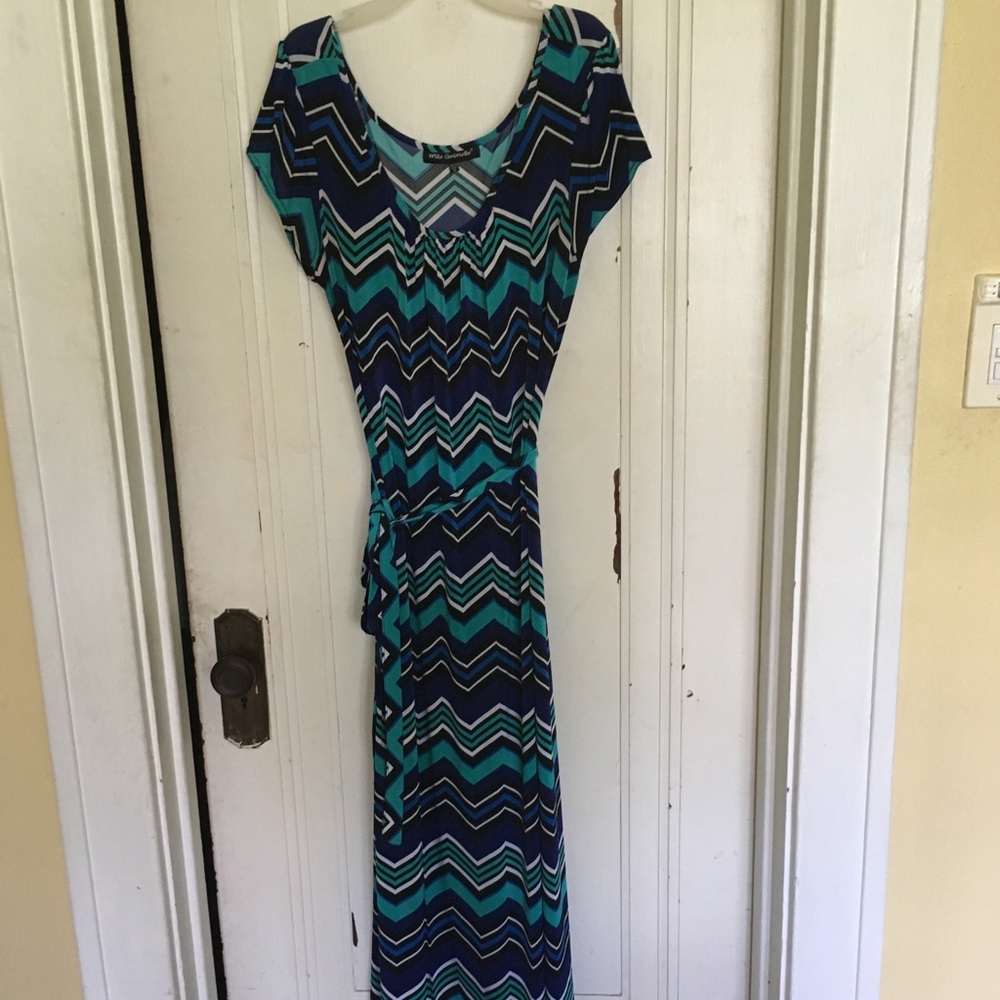 Wms size 1X maxi dress with waist tie